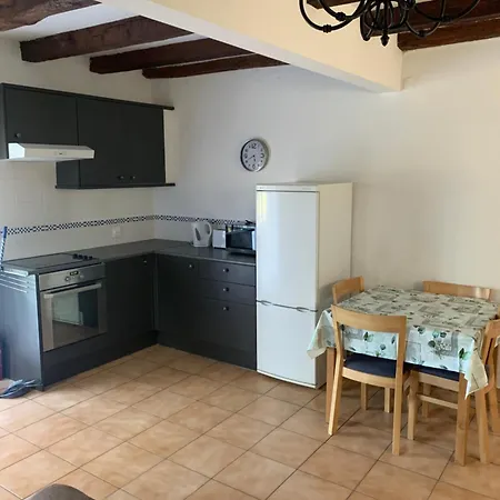 Le Bois D'amour Et Gasthuis Charroux (Vienne)