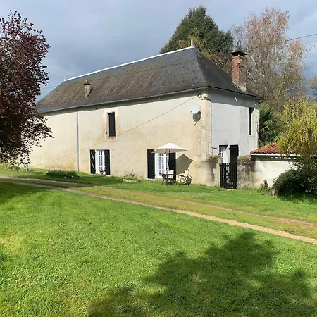 Le Bois D'amour Et Charroux (Vienne)